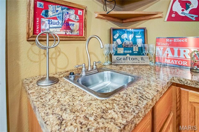 1302 Walnut St, Jerseyville, IL 62052 - detailed view of a sink and a textured wall