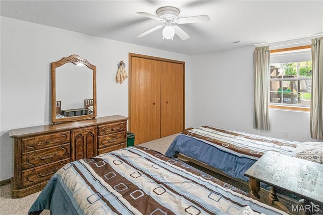 1302 Walnut St, Jerseyville, IL 62052 - bedroom featuring ceiling fan and a closet