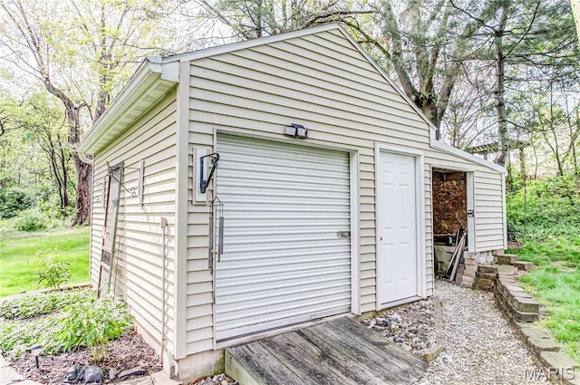 1302 Walnut St, Jerseyville, IL 62052 - view of outdoor structure with an outbuilding