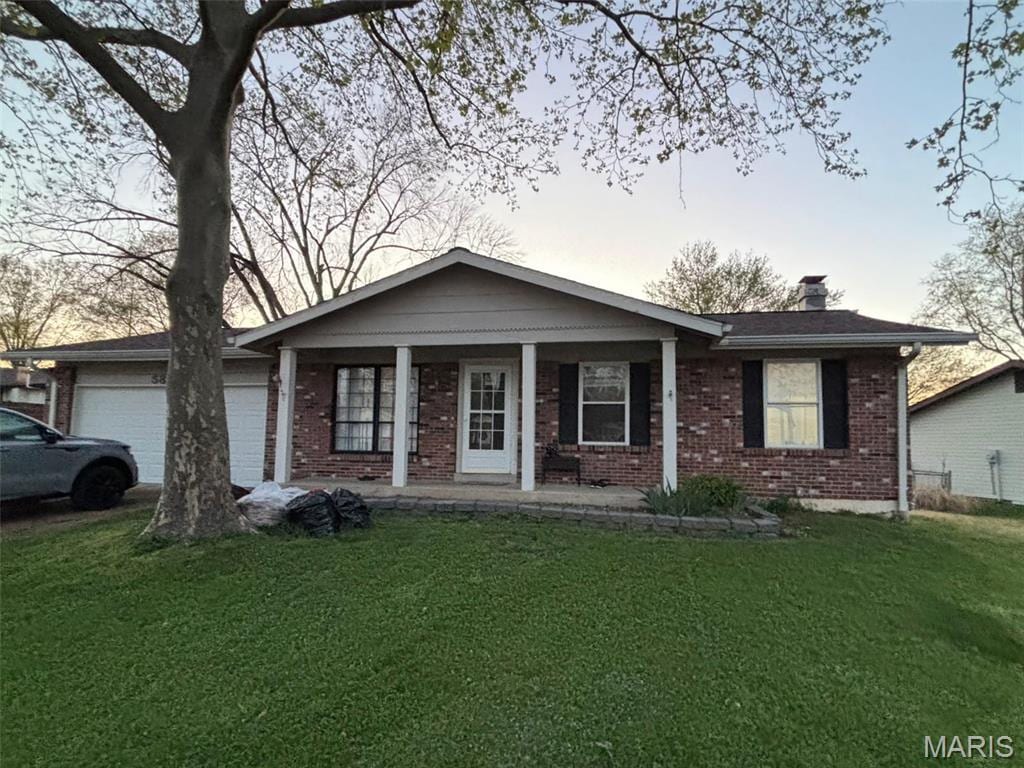 5853 Hunterbrook Ct, Saint Louis, MO 63129 - photo 1