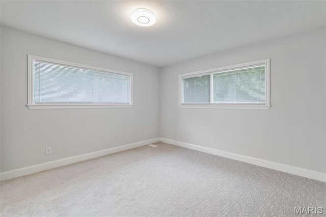 709 Warren St, Farmington, MO 63640 - carpeted empty room with baseboards