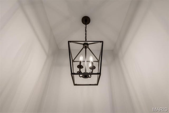 709 Warren St, Farmington, MO 63640 - detailed view of a chandelier
