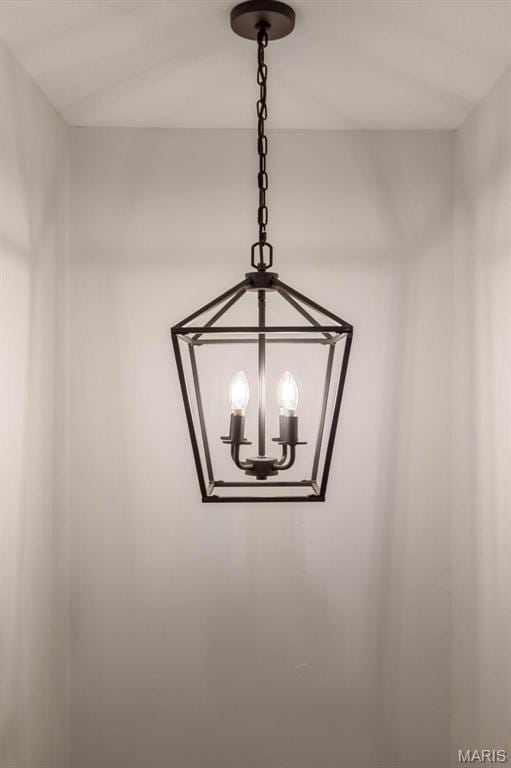 709 Warren St, Farmington, MO 63640 - detailed view of a chandelier
