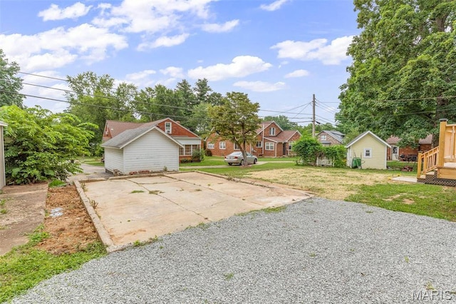 709 Warren St, Farmington, MO 63640 - view of green lawn with driveway and a residential view
