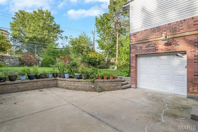 7423 Tulane Ave, Saint Louis, MO 63130 - garage featuring driveway