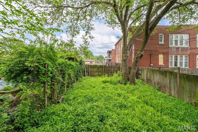 2148 Oregon Ave, Saint Louis, MO 63104 - view of yard featuring fence