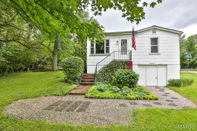 1046 Marshall Ave, Saint Louis, MO 63119 - view of front of property with a front yard