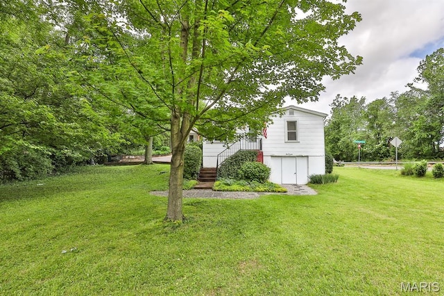1046 Marshall Ave, Saint Louis, MO 63119 - view of grassy yard featuring stairs