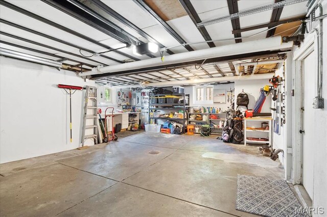7440 Kingsbury Blvd, Saint Louis, MO 63130 - garage featuring a workshop area