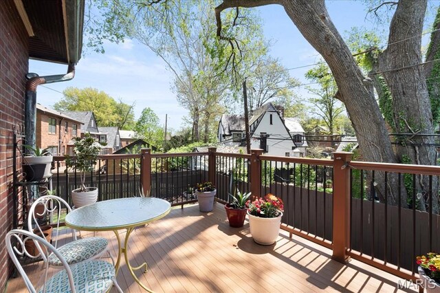 7440 Kingsbury Blvd, Saint Louis, MO 63130 - wooden deck with a residential view