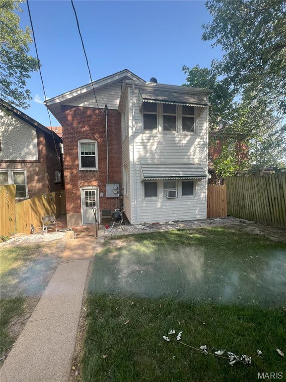 1077 Mccausland Ave, Saint Louis, MO 63117 - photo 2