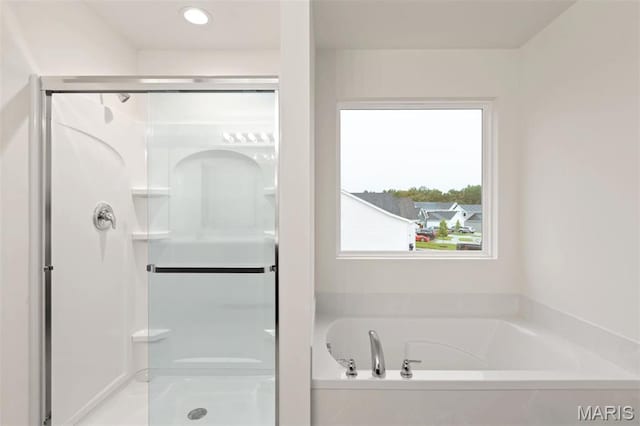 1170 Bloomfield Dr, Eureka, MO 63025 - bathroom featuring a shower stall and a garden tub