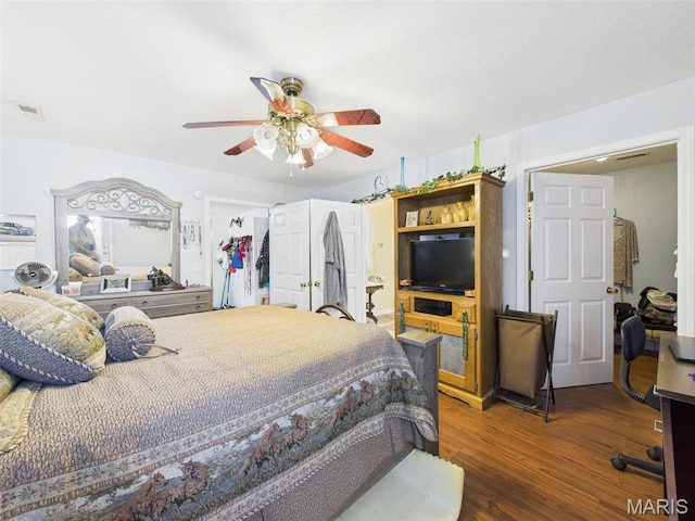 462 Harrison St, Lebanon, MO 65536 - bedroom featuring wood finished floors, a ceiling fan, and a closet