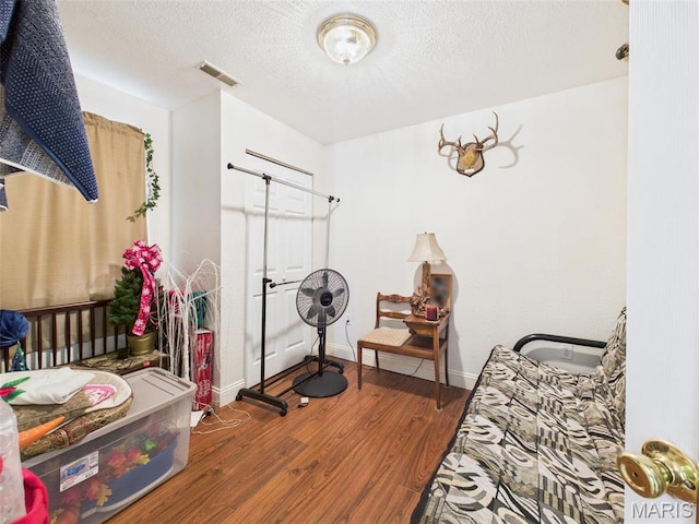 462 Harrison St, Lebanon, MO 65536 - bedroom featuring wood finished floors, a textured ceiling, and baseboards