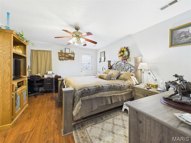 462 Harrison St, Lebanon, MO 65536 - bedroom featuring wood finished floors, a desk, and ceiling fan