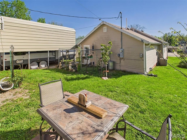 462 Harrison St, Lebanon, MO 65536 - view of yard