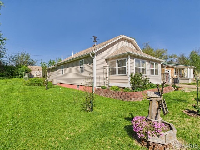 462 Harrison St, Lebanon, MO 65536 - view of home's exterior with a lawn