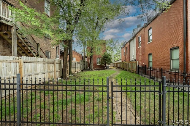 1003 Allen Ave, Saint Louis, MO 63104 - view of yard featuring a residential view