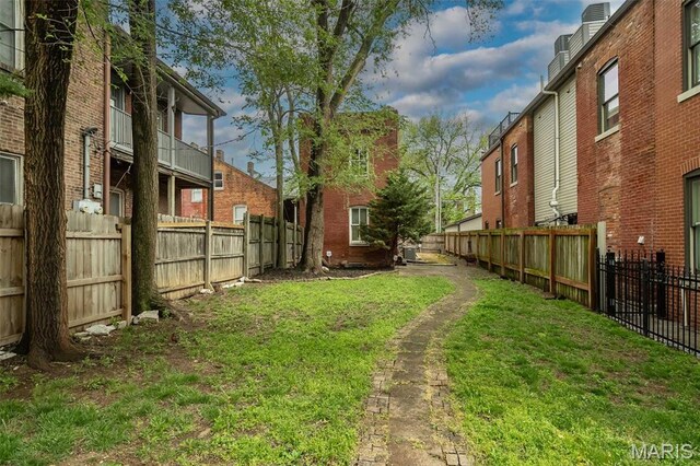 1003 Allen Ave, Saint Louis, MO 63104 - view of yard featuring fence