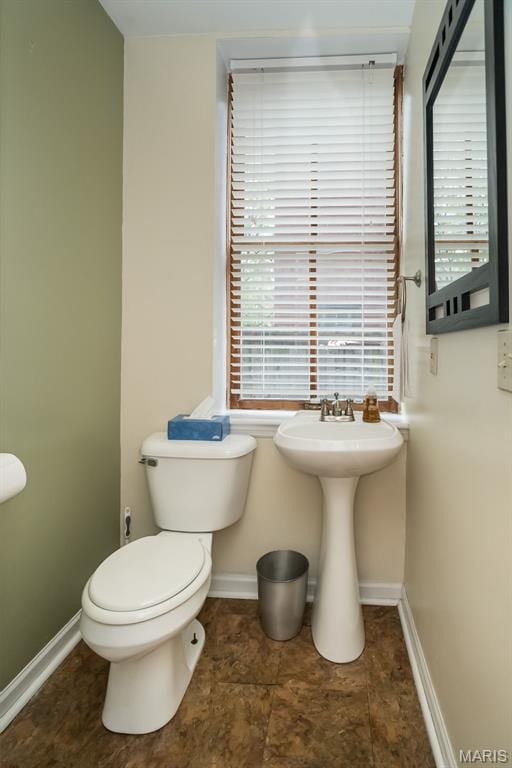 1003 Allen Ave, Saint Louis, MO 63104 - bathroom with toilet and baseboards