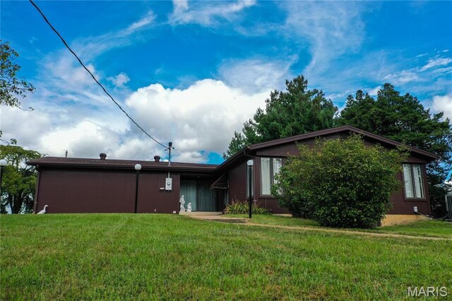 1500 Gravois Rd, High Ridge, MO 63049 - rear view of property with a lawn