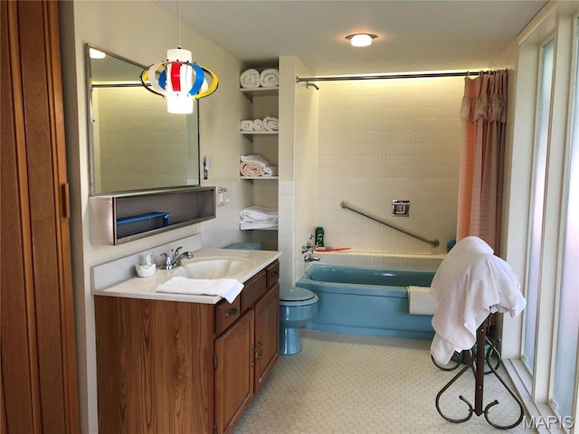 1500 Gravois Rd, High Ridge, MO 63049 - bathroom with shower / tub combo with curtain, vanity, and toilet