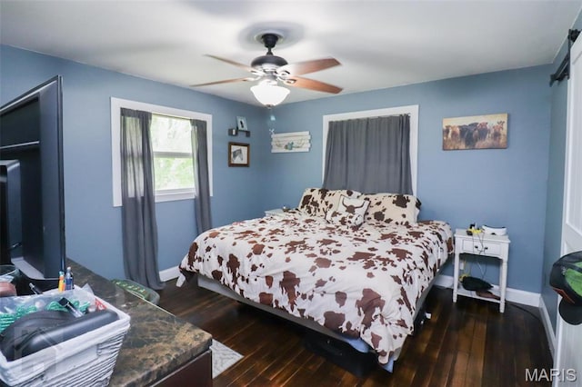 bedroom featuring hardwood / wood-style floors, baseboards, and a ceiling fan