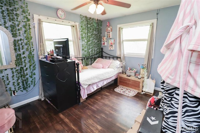 bedroom featuring dark wood-style flooring, baseboards, and ceiling fan