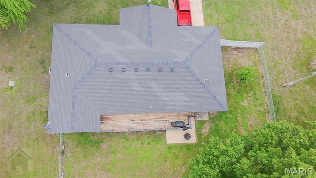 aerial view of property and surrounding area