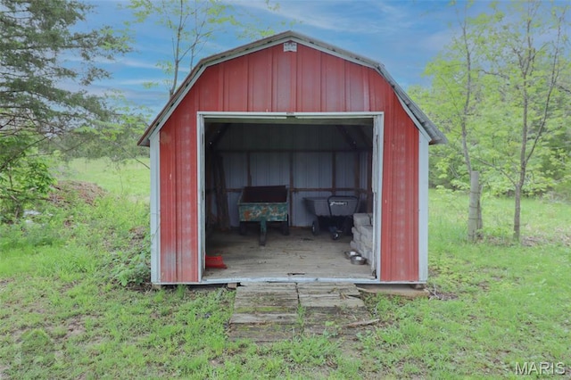 view of outdoor structure with an outdoor structure