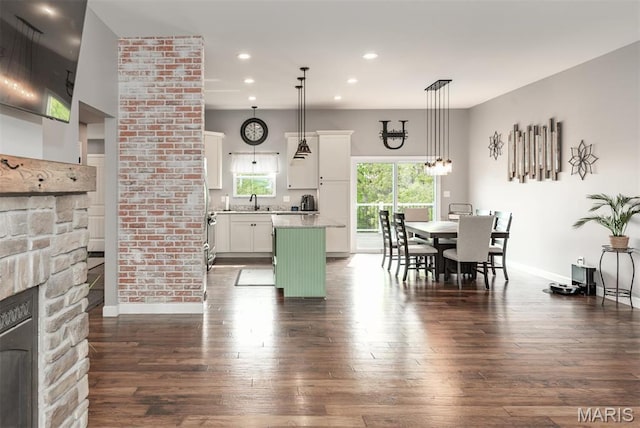 5814 Calvey Creek Rd, Robertsville, MO 63072 - dining space featuring dark wood-type flooring, baseboards, and recessed lighting