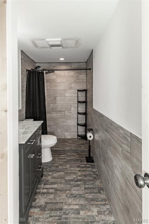 5814 Calvey Creek Rd, Robertsville, MO 63072 - bathroom with tile walls, toilet, a tile shower, and vanity