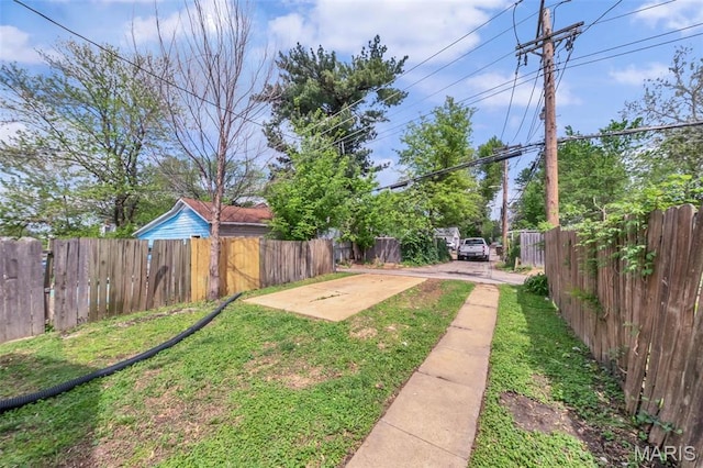 6815 Wise Ave, Saint Louis, MO 63139 - view of yard with driveway