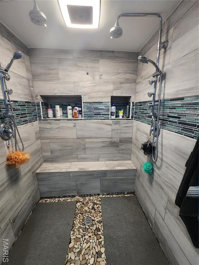 91 N Chantilly Rd, Winfield, MO 63389 - bathroom featuring tiled shower