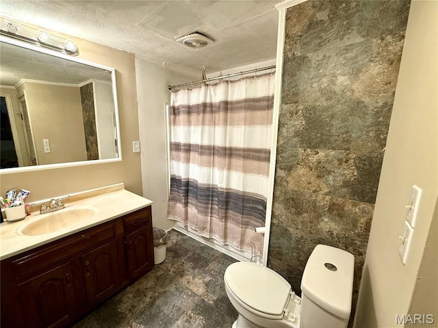56 Berger Rd, Middletown, MO 63359 - bathroom with toilet, vanity, shower / bath combo, and a textured ceiling