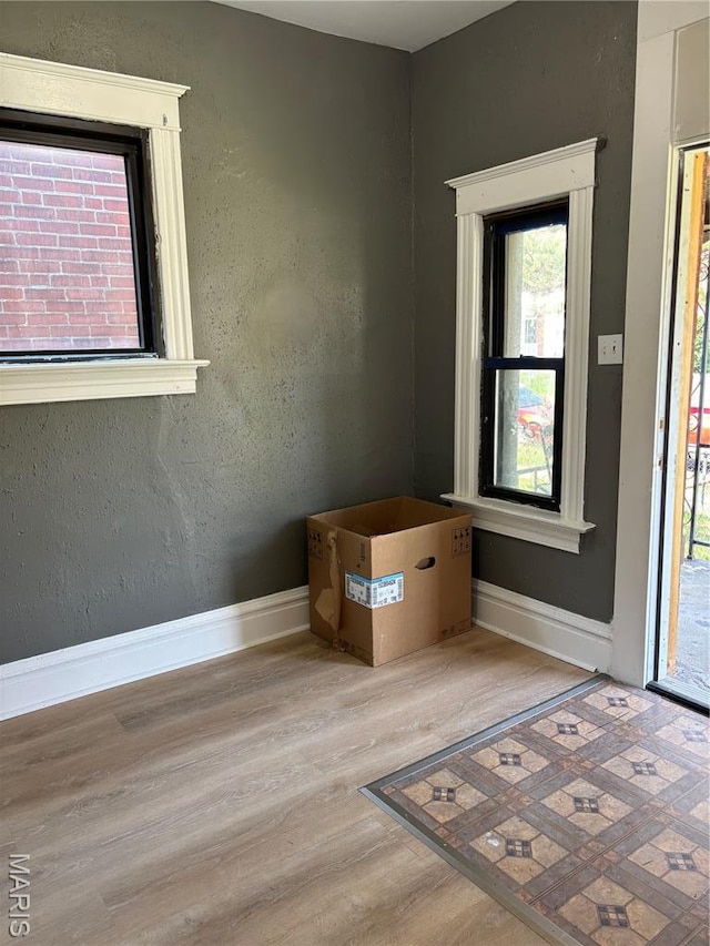 4844 Northland Ave, Saint Louis, MO 63113 - foyer entrance with wood finished floors and baseboards
