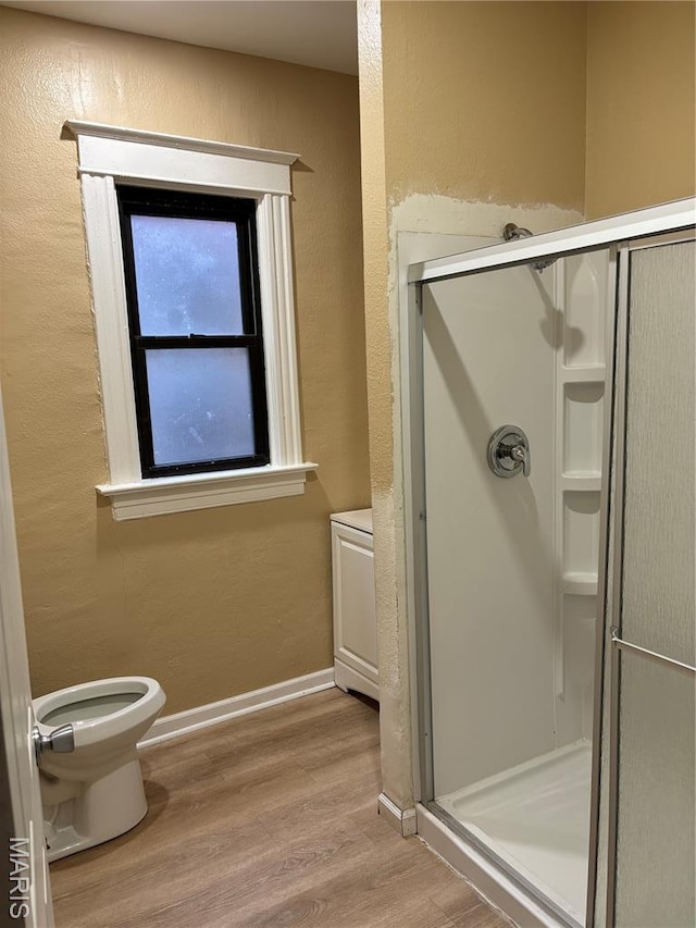 4844 Northland Ave, Saint Louis, MO 63113 - full bath featuring wood finished floors, a stall shower, toilet, a textured wall, and baseboards