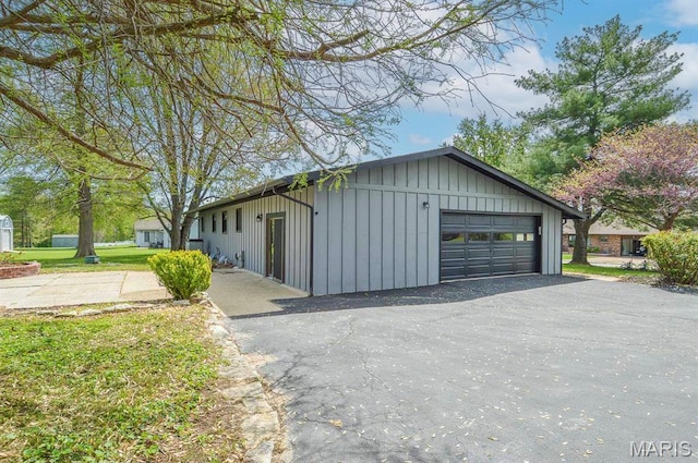 19 Ruth Ann Dr, Godfrey, IL 62035 - view of detached garage