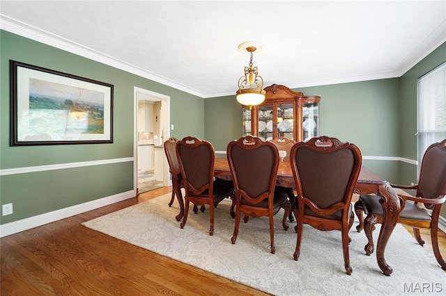 12935 Topping Estates Dr, Town And Country, MO 63131 - dining area with wood finished floors, ornamental molding, baseboards, and a chandelier