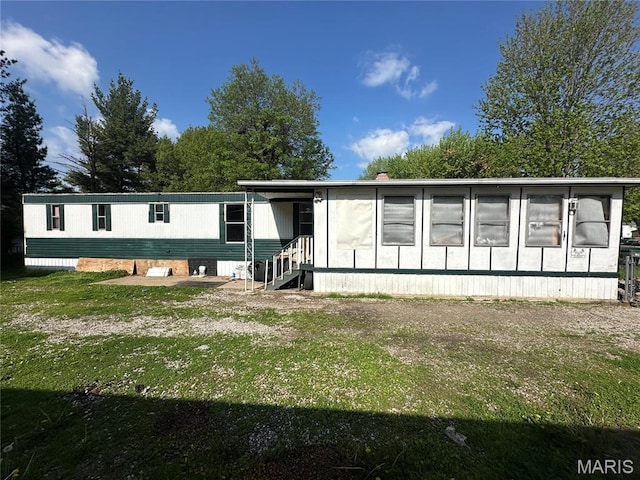 215 Meddows Ln, Ofallon, IL 62269 - manufactured / mobile home featuring a front yard and entry steps