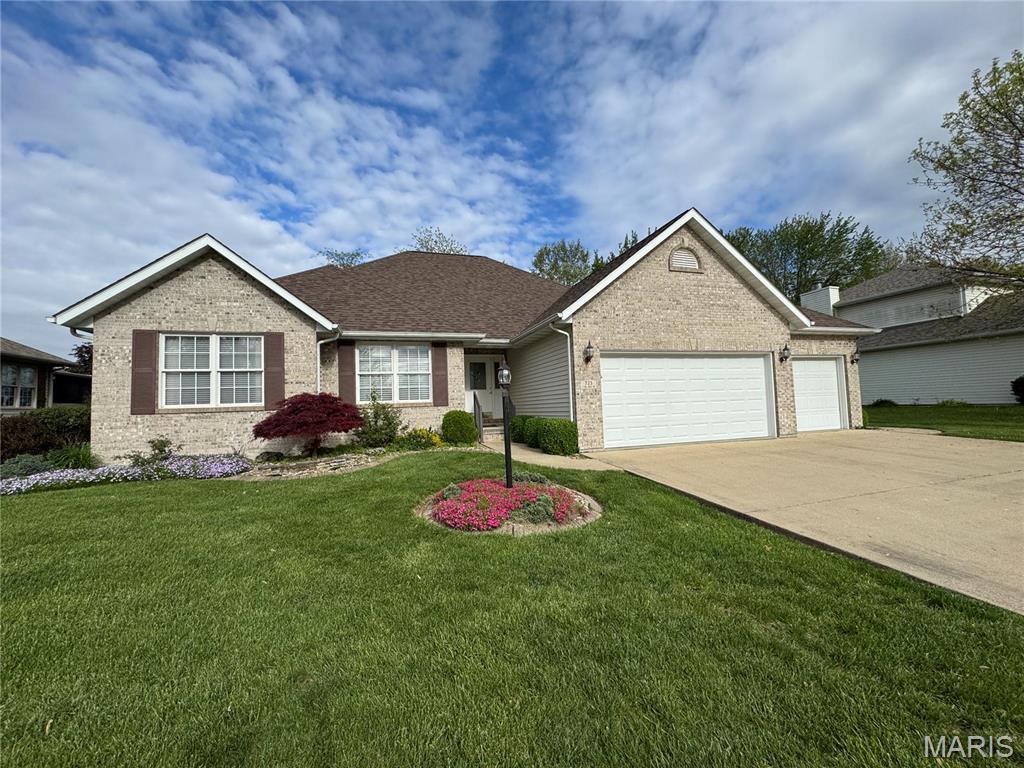 723 Stonecreek Dr, Staunton, IL 62088 - single story home with brick siding, a garage, a front lawn, and concrete driveway