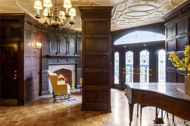 625 S Skinker Blvd Unit 701, Saint Louis, MO 63105 - foyer entrance with a chandelier and a premium fireplace