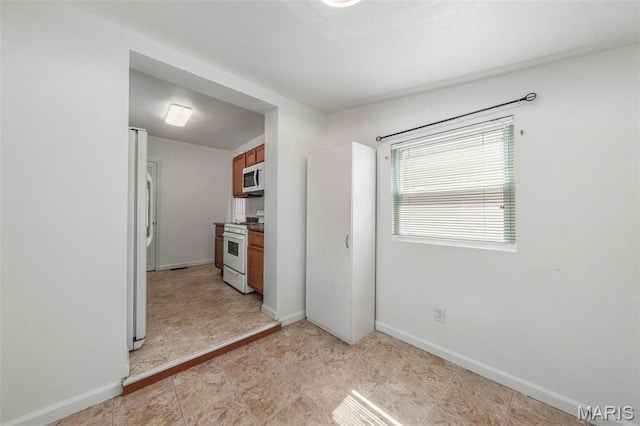 336 Tacoma Dr, Saint Louis, MO 63125 - empty room featuring baseboards