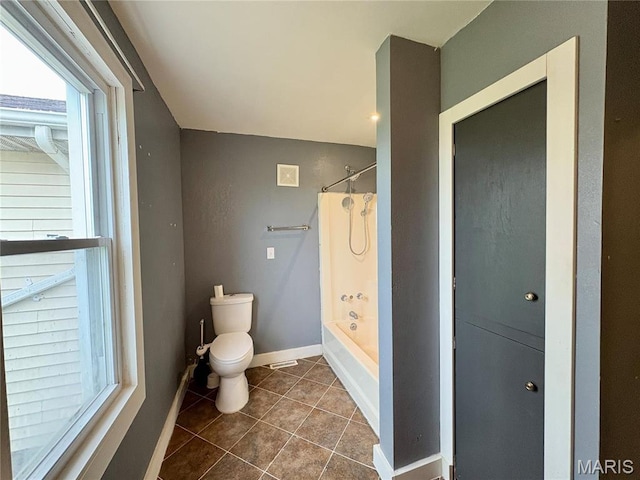 9621 Main St, Altenburg, MO 63732 - full bath featuring toilet, tile patterned flooring, shower / bath combination with curtain, and baseboards