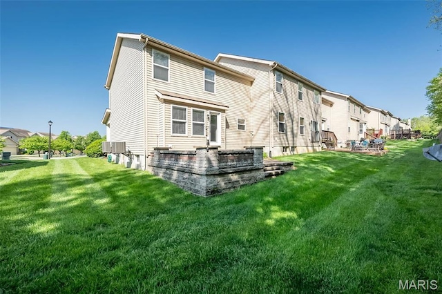 5541 Wavecrest Cir, Saint Charles, MO 63304 - back of property with a residential view and a yard