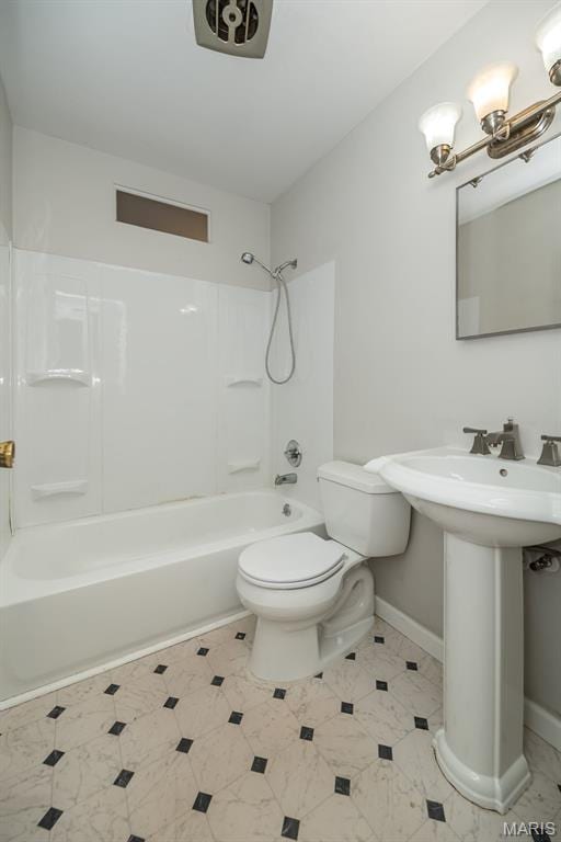 525 Angelus Dr, Florissant, MO 63031 - full bath with toilet, shower / washtub combination, baseboards, a sink, and a chandelier