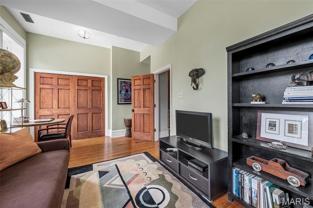 2612 S Compton Ave, Saint Louis, MO 63118 - living room featuring wood finished floors and built in features