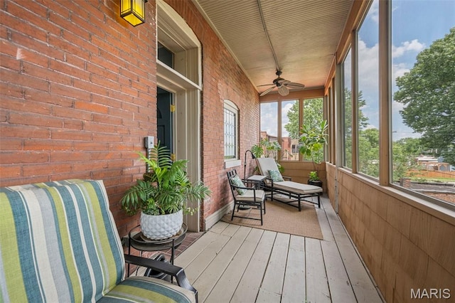 2612 S Compton Ave, Saint Louis, MO 63118 - sunroom / solarium with a ceiling fan