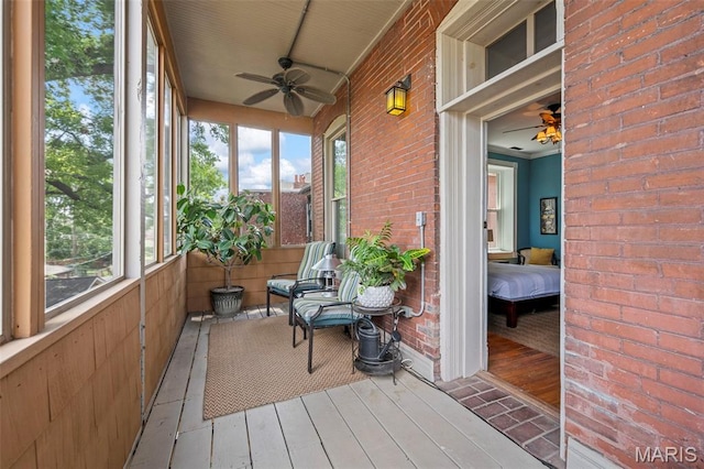 2612 S Compton Ave, Saint Louis, MO 63118 - sunroom / solarium featuring ceiling fan