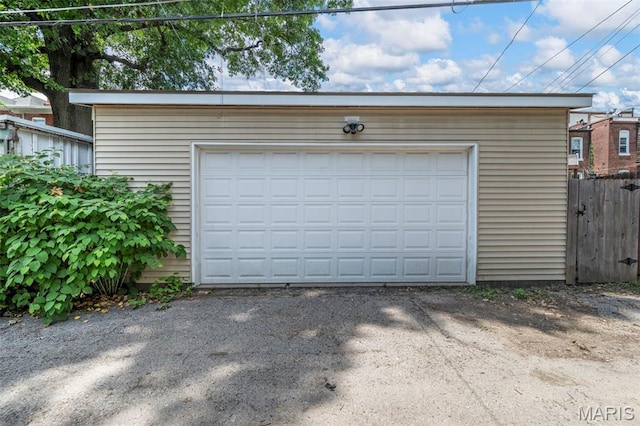 2612 S Compton Ave, Saint Louis, MO 63118 - view of garage